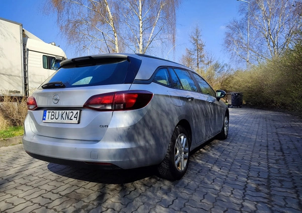 Opel Astra cena 34200 przebieg: 184000, rok produkcji 2017 z Pińczów małe 22